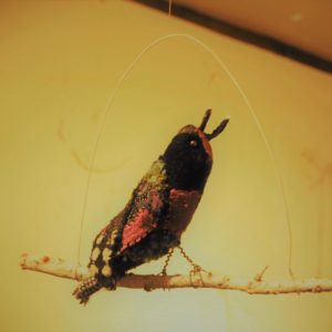 止まり木の鳥　Bird of perch