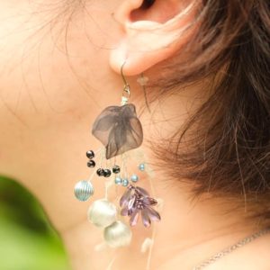 花と実の片耳ピアス