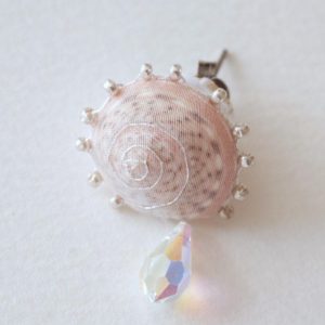貝の片耳ピアス