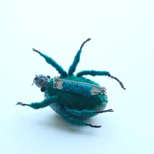 ぶんぶん　ブローチ（裏）