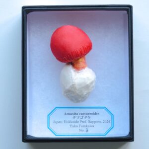 タマゴタケ　ブローチ